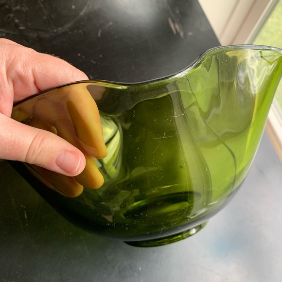 Vintage : green avocado glass bowl w crimped edge - Picture 6 of 10